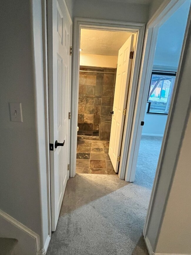 Building Photo - 5 Bed/4 Bath House For Rent in SLC!!!