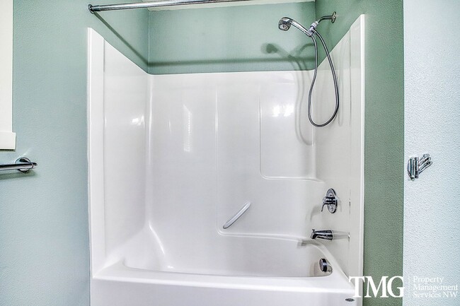 Building Photo - Spacious 4  BD Home with Modern Upgrades in Vancouver
