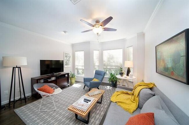 Primary Photo - 2902 State St