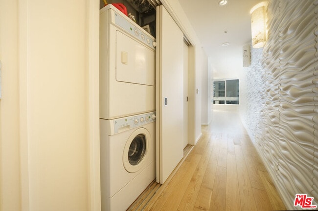 Building Photo - 1155 S Grand Ave