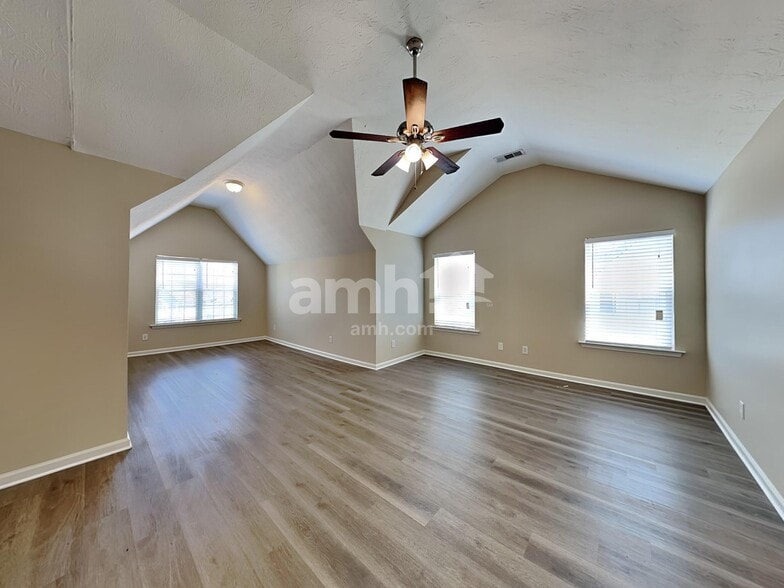 Building Photo - 332 Sunderland Way