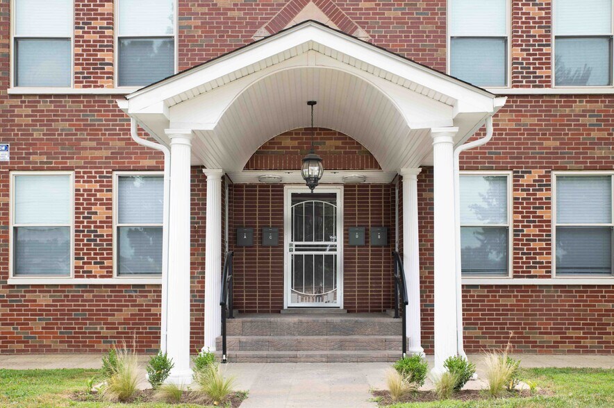 Building Photo - 2869 Sullivant Ave
