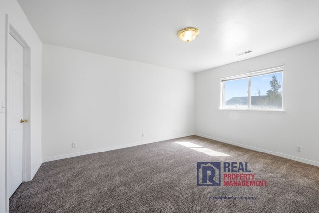 Building Photo - 4330 Henderson Ln