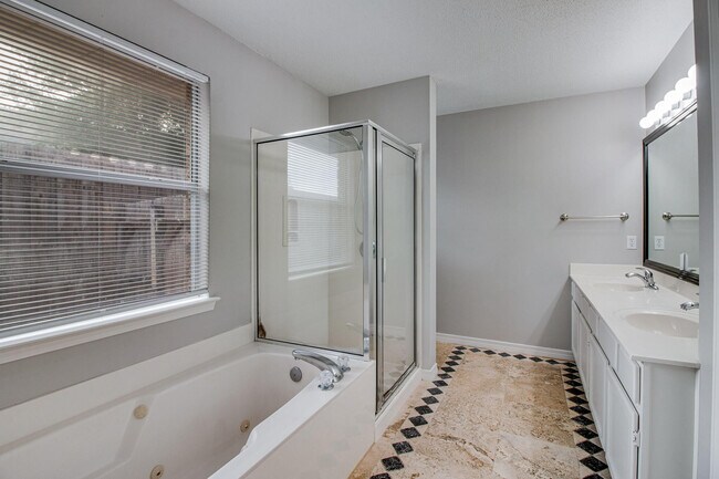 Building Photo - 404 Ridge Wood Cir