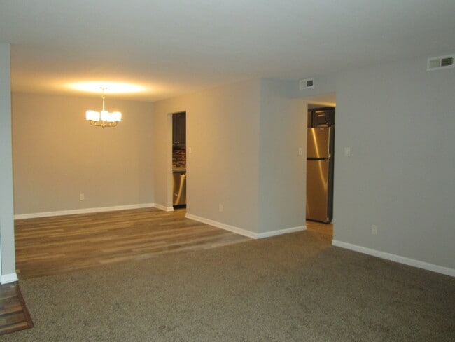 Building Photo - 800 Brook Dr