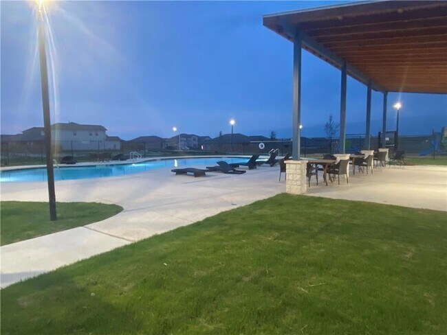 Building Photo - 404 Escondido Cir