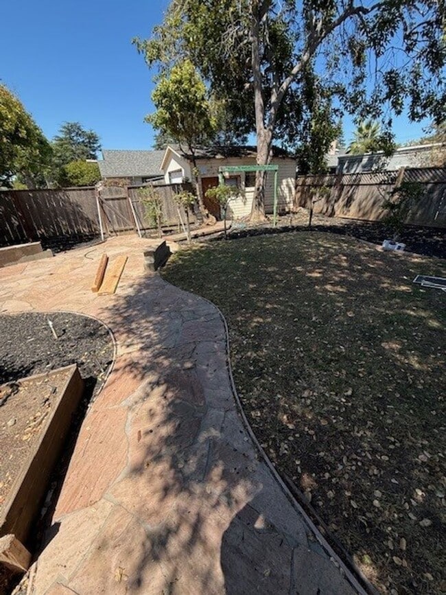 Building Photo - Burlingame Charming One-Bedroom Home