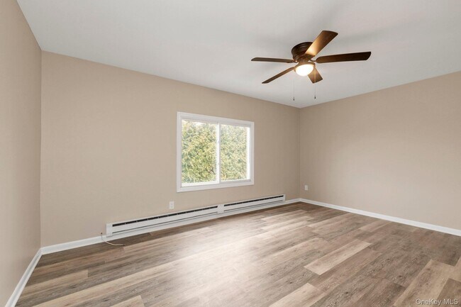 Building Photo - 295 Plain Ct