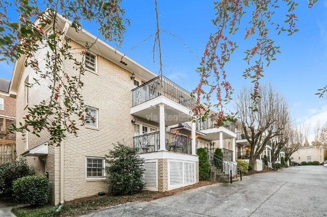 Building Photo - 869 Briarcliff Rd NE