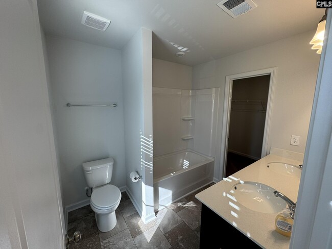 Building Photo - 811 Coburg Ln