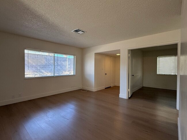 Building Photo - 6228 Meadow View Ln