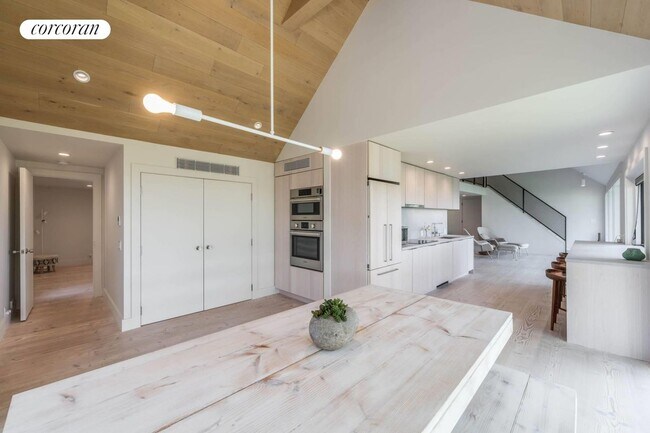 Building Photo - 590 Haywaters Dr