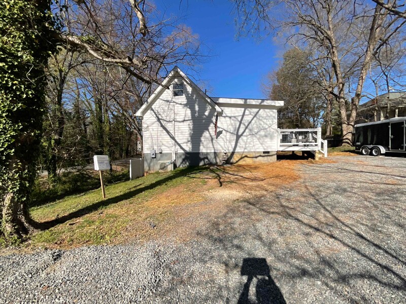 Building Photo - 601 Rose Hill Ave