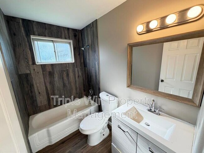 Building Photo - 1710 Kay Dr