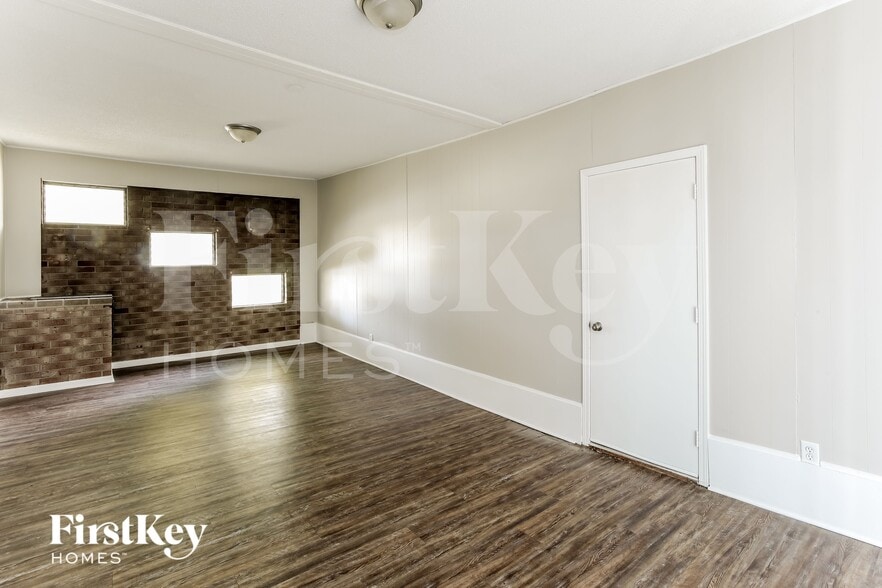 Building Photo - 815 Rowell St