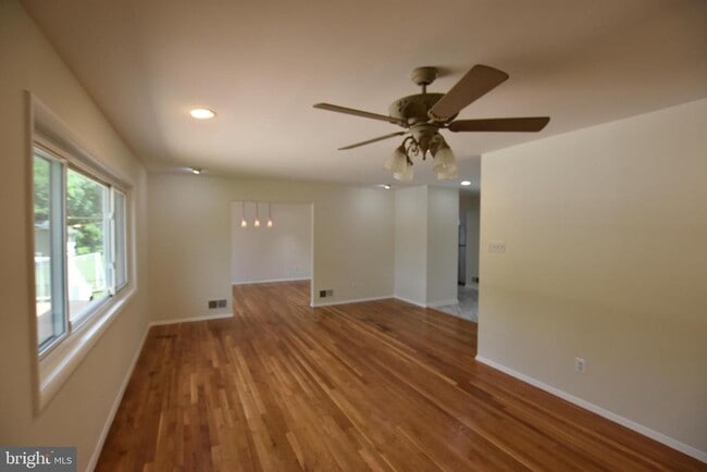 Building Photo - 4015 Heathfield Rd