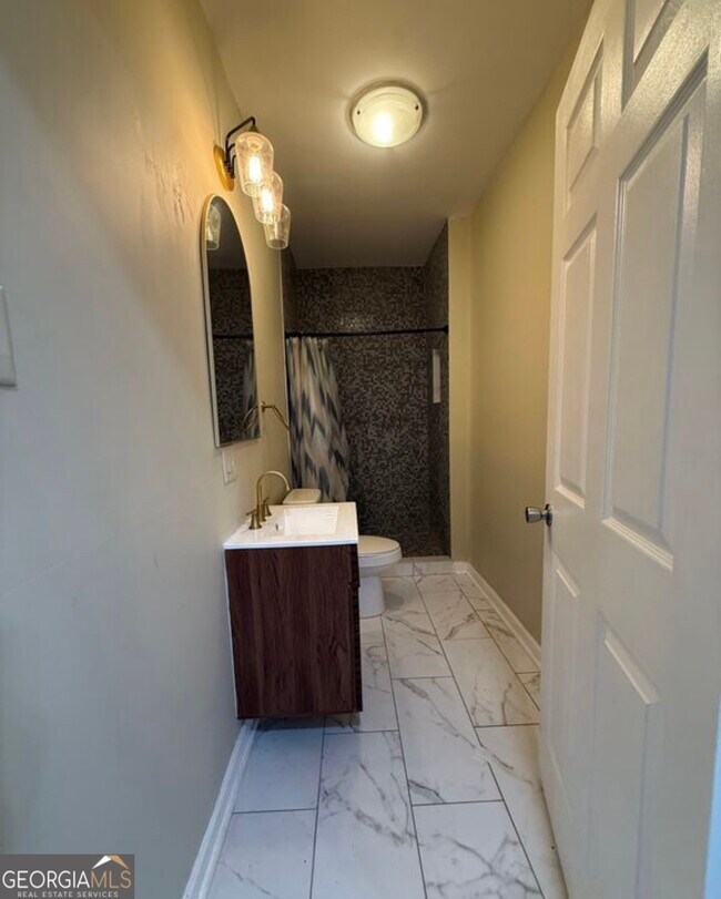 Building Photo - 1097 Fortress Ave SW