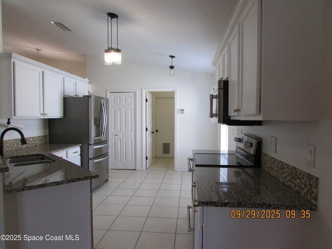 Building Photo - 2070 Tiburon Ln