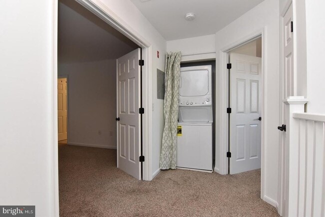 Building Photo - 117 Lakeside Dr