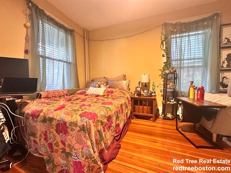 Building Photo - 52 Dustin St