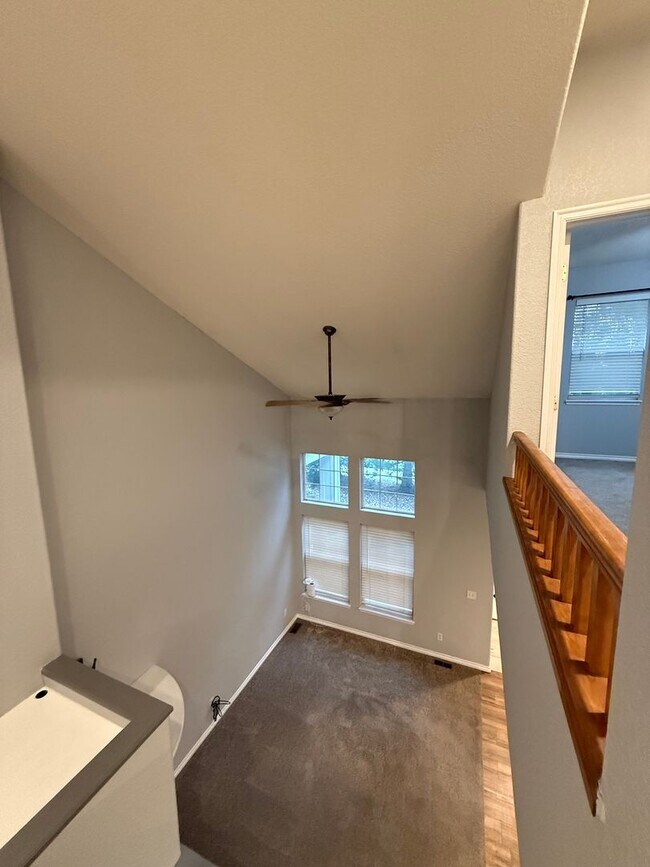 Building Photo - Bright and Modern 3-Bed, 2.5-Bath Townhous...