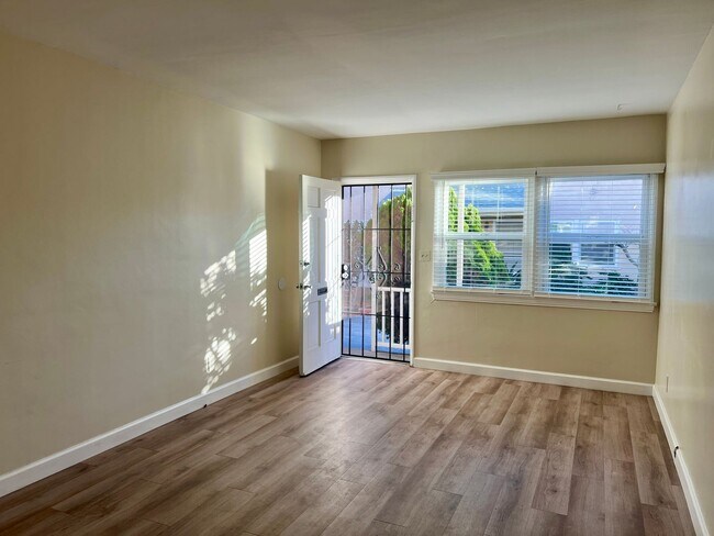 Building Photo - North Park Downstairs One Bedroom Apartmen...