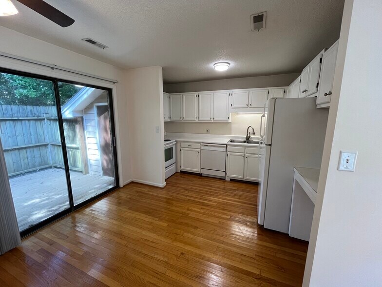 Building Photo - 6828 Ray Rd