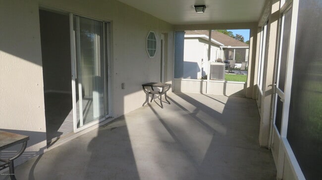 Building Photo - 1777 Sawgrass Dr SW