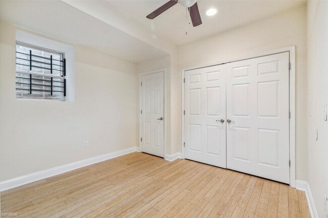 Building Photo - 4 br, 3 bath Triplex - 2129 N 17TH ST Unit...