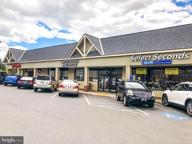 Building Photo - 5904 Mt Eagle Dr