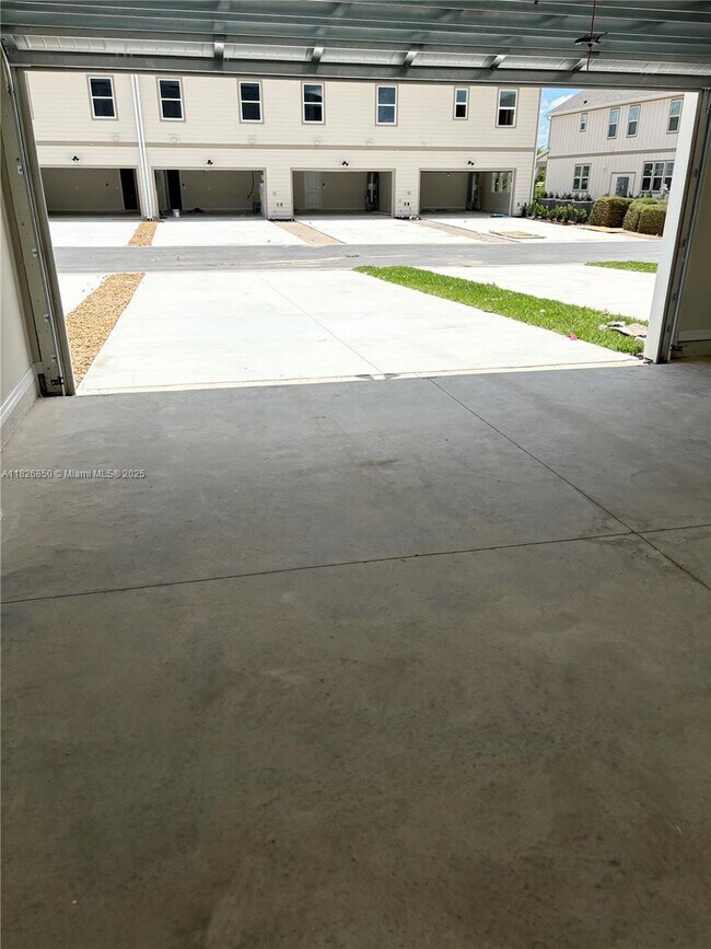 Building Photo - 6364 Tabebuia Pkwy