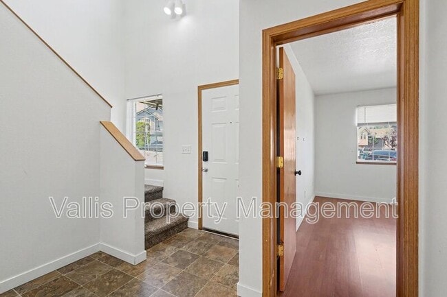 Building Photo - 5262 Springcrest Dr S