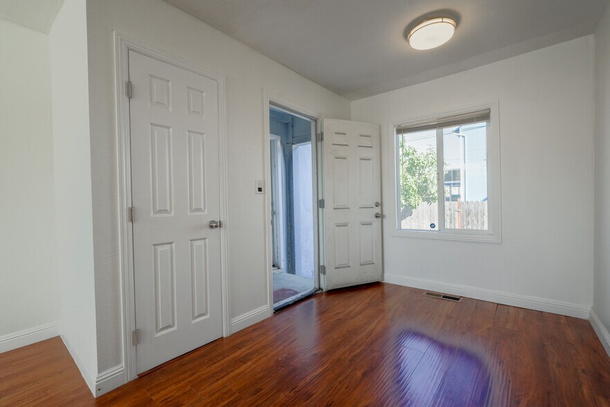 Building Photo - 3765 Angelo Ave