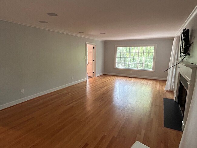 Building Photo - 5 Bed | 3.5 Bath House in Raleigh