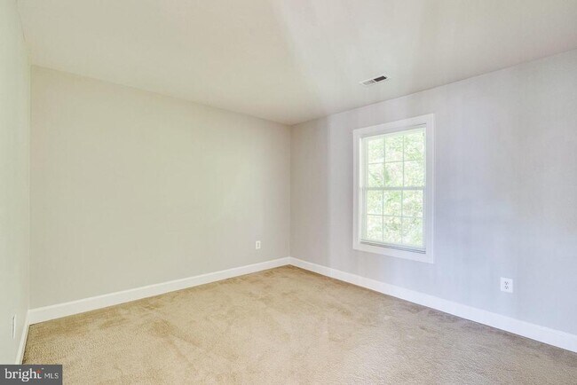 Building Photo - 1168 Taji Ct