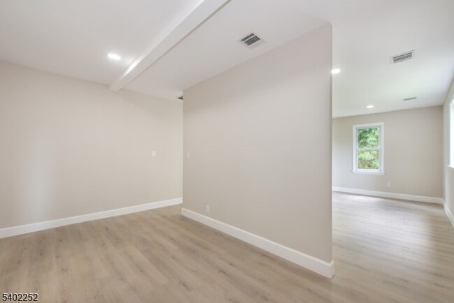 Building Photo - 2 New Mashipacong Rd