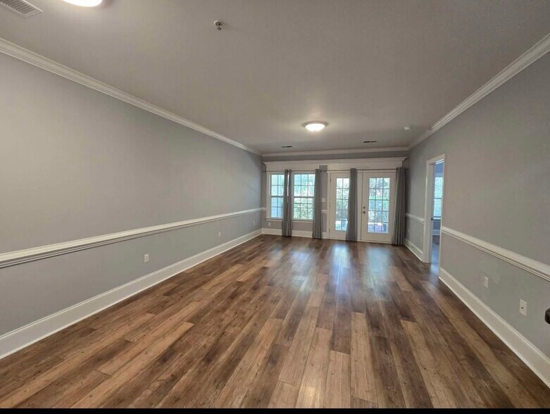 Building Photo - 118 Birch N Coppice Dr