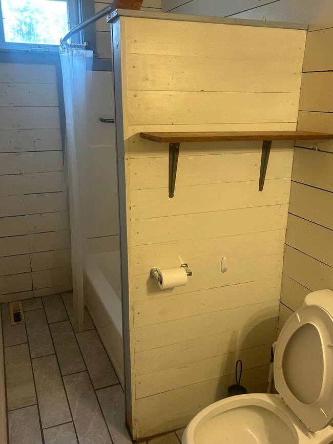 Building Photo - 277 River St