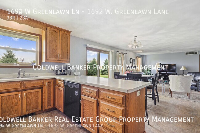 Building Photo - 1692 W Greenlawn Ln