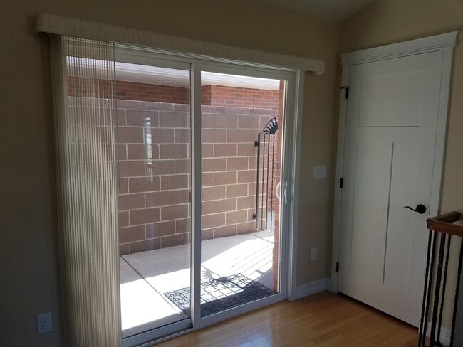 Building Photo - House For Lease