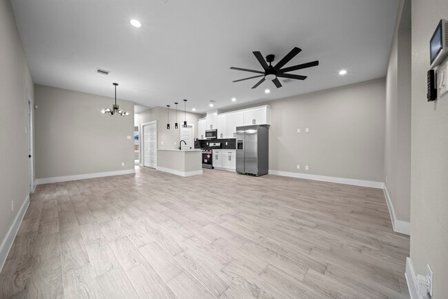 Building Photo - 929 Green Meadow Ln