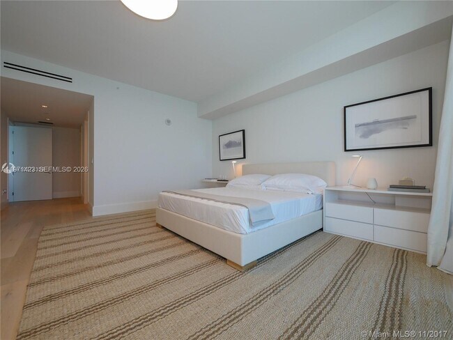 Building Photo - 10201 Collins Ave