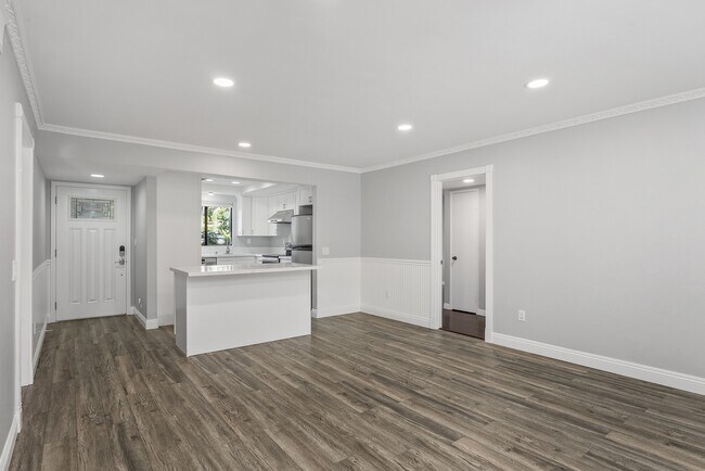 Building Photo - 31461 E Nine Dr