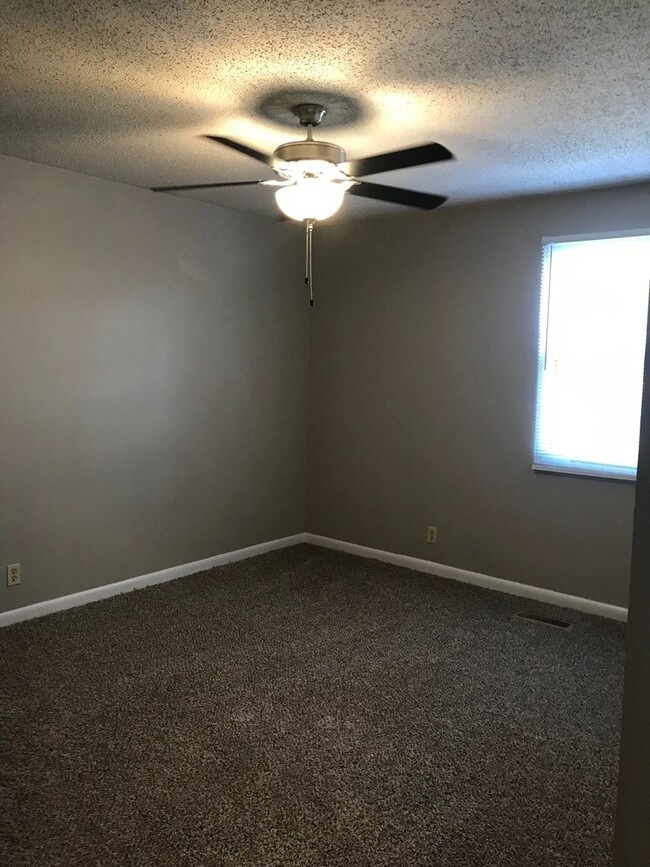 Building Photo - 3 Bedroom Home For Rent Near Post!