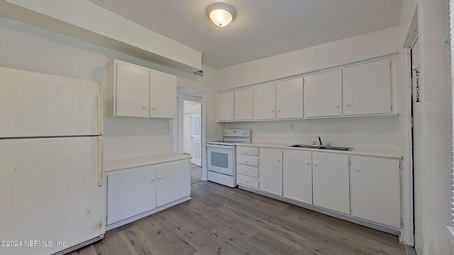 Building Photo - 2612 Ector Rd N