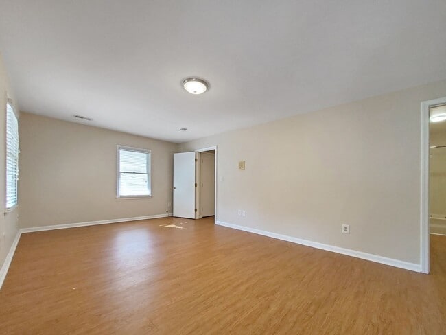 Building Photo - 504 University Ridge