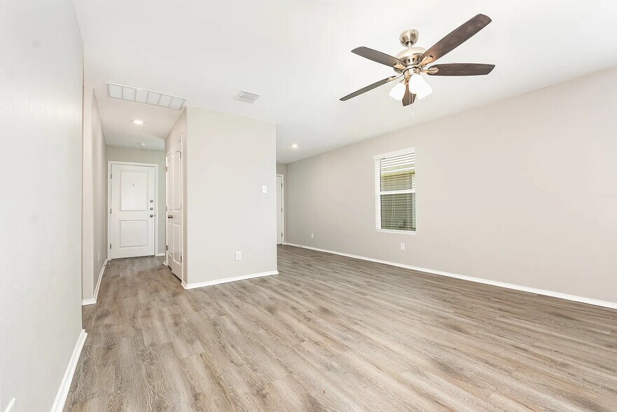Building Photo - 7601 Bluebell Ln