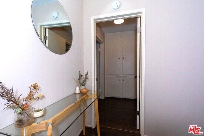 Building Photo - 6001 Canterbury Dr