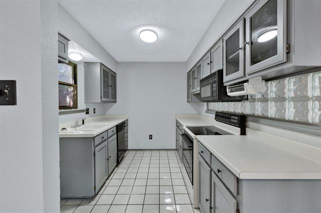 Building Photo - 134 Main Pl