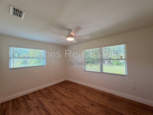 Building Photo - 10621 McGregor Blvd